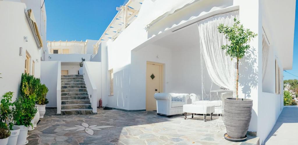 Adamas Bed & Breakfast | The White Suites