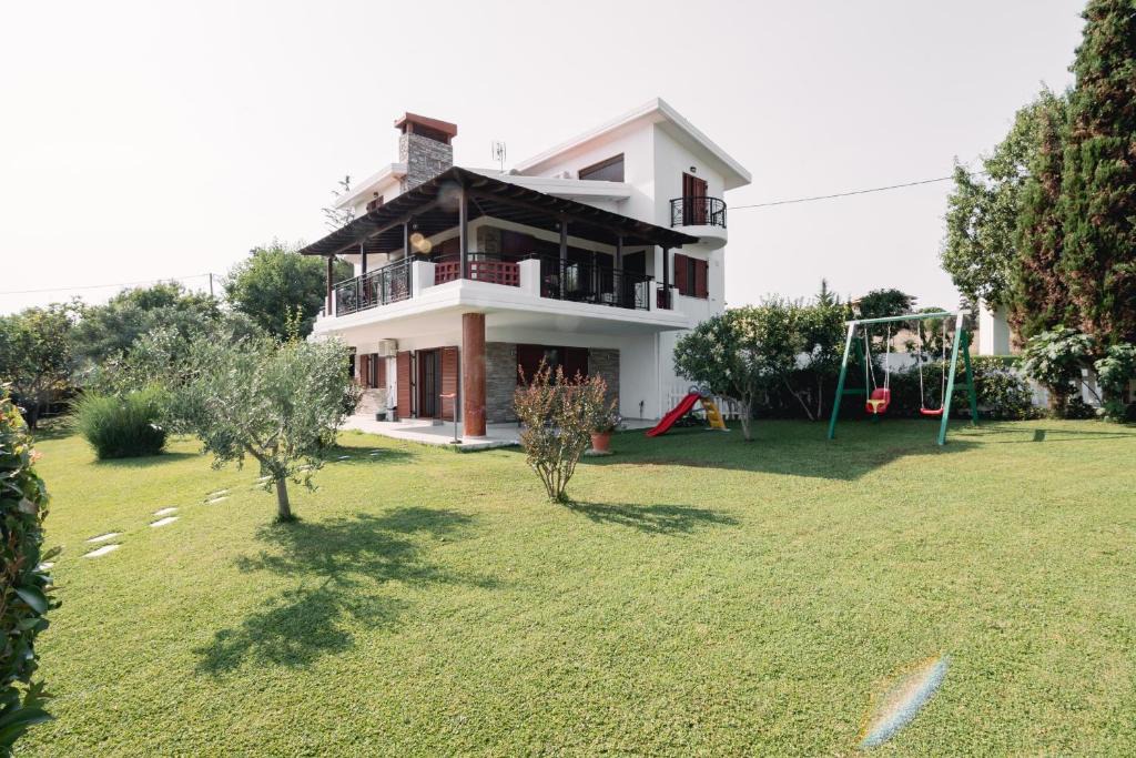 Alexandroupoli Apartment | Theoni’s country house with garden and sea view