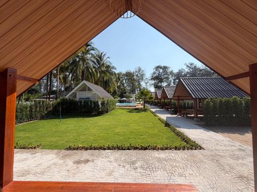 Mai Fat Resort | Ther lay beach resort