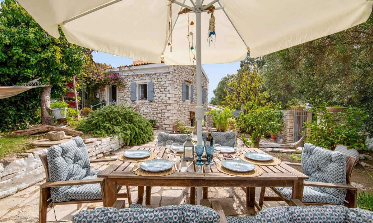 Magazia Apartment | Thodoros in Paxi with 3 bedrooms and 2 bathrooms
