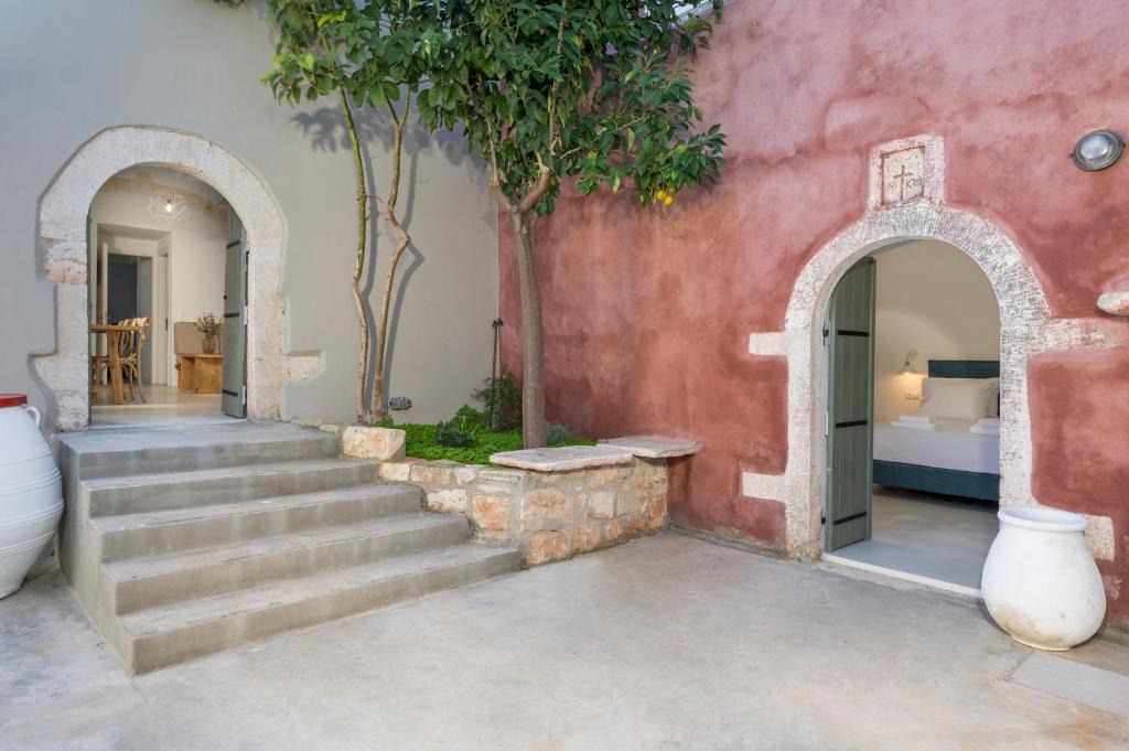 Sternes House | Tholos Cottage