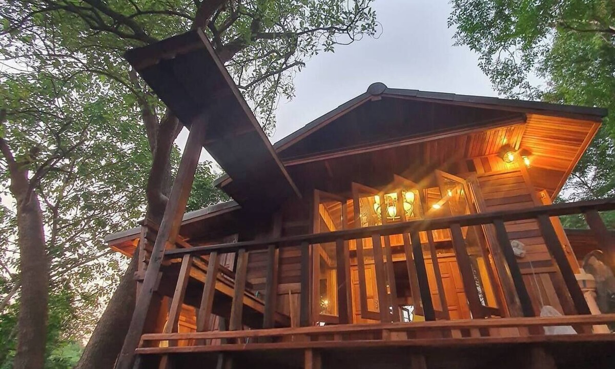 Kanchanaburi House | three little birds 2 bedroom (บ้านไม้กลางสวน)