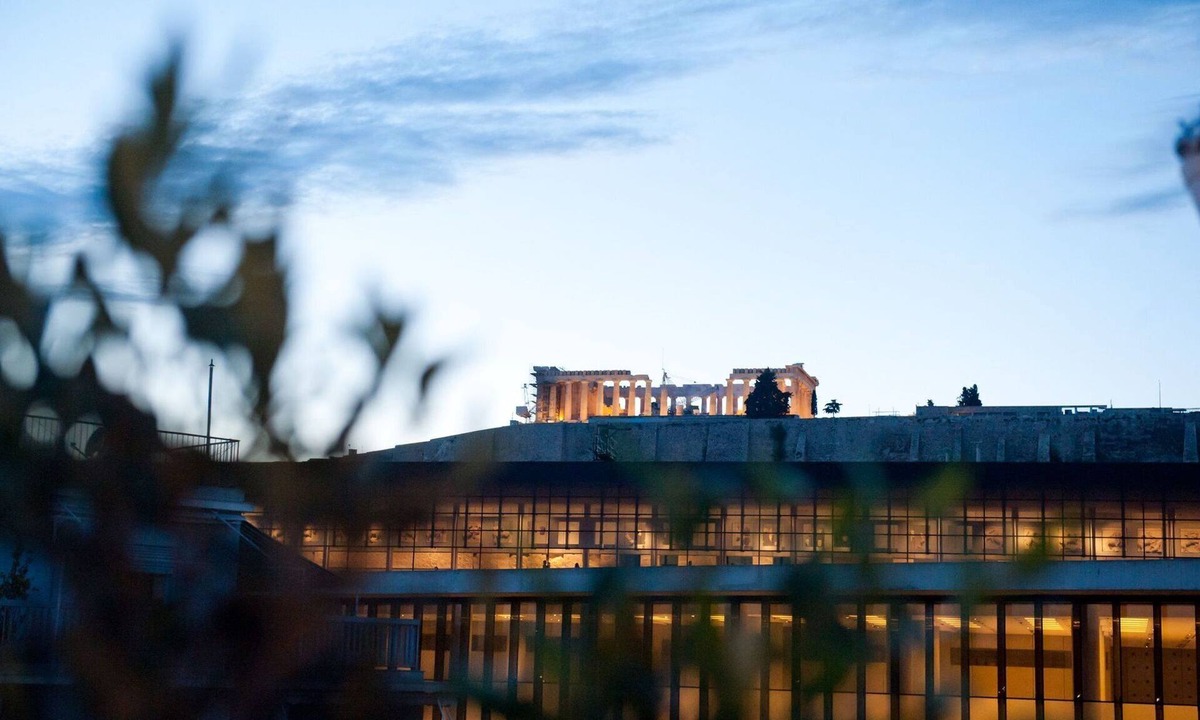 Kinosargous Apartment | Thrilling Athens Penthouse | Hera Penthouse | 2 Bedrooms | Acropolis View