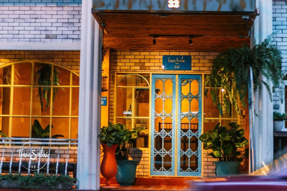 Pom Prap Hotel | Time Sabai 32