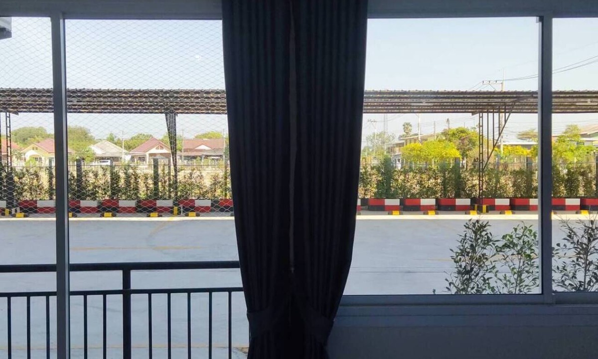 Ban Bang Saen Hotel | TPR51 Room Service