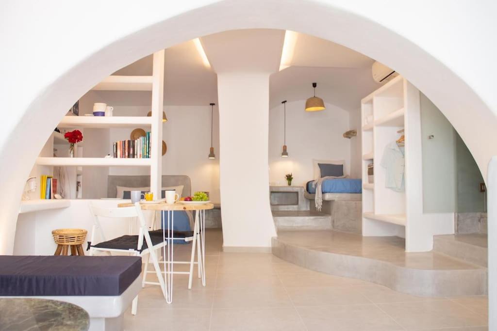 Marpissa Apartment | Traditional Arch House Paros