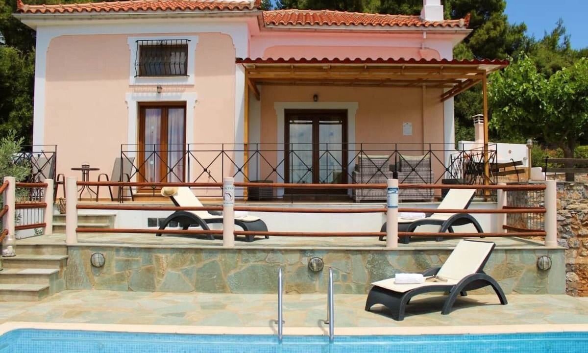 Skopelos Villa | Tranquility in the middle of Skopelos island