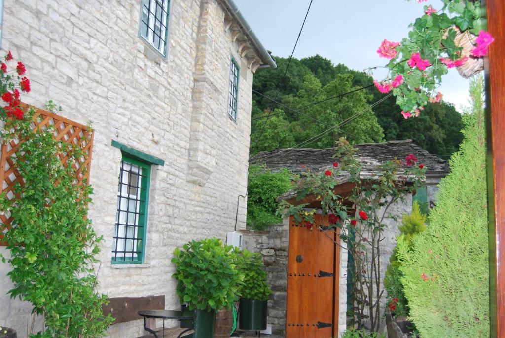 Zagorohoria House | Tritoxo Guesthouse