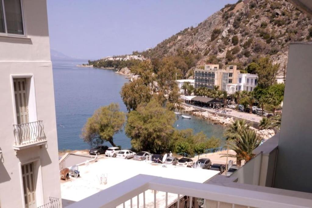 Loutraki-Agioi Theodoroi Apartment | Unique & cozy seaview apartment.