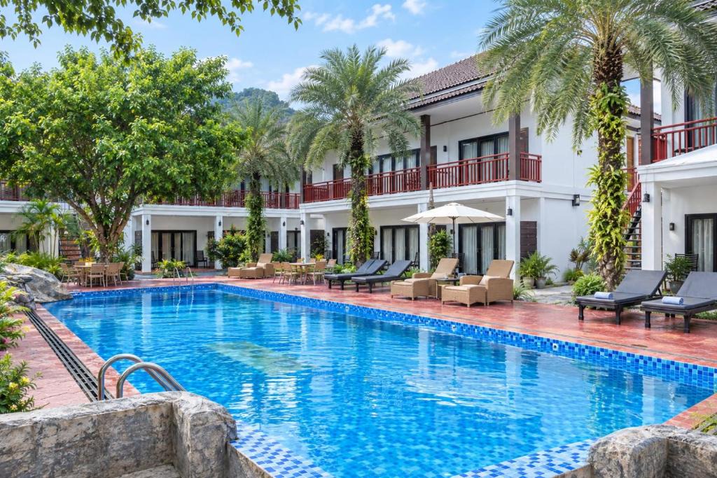Vang Vieng Hotel | Vang Vieng Savanh Sunset View Resort
