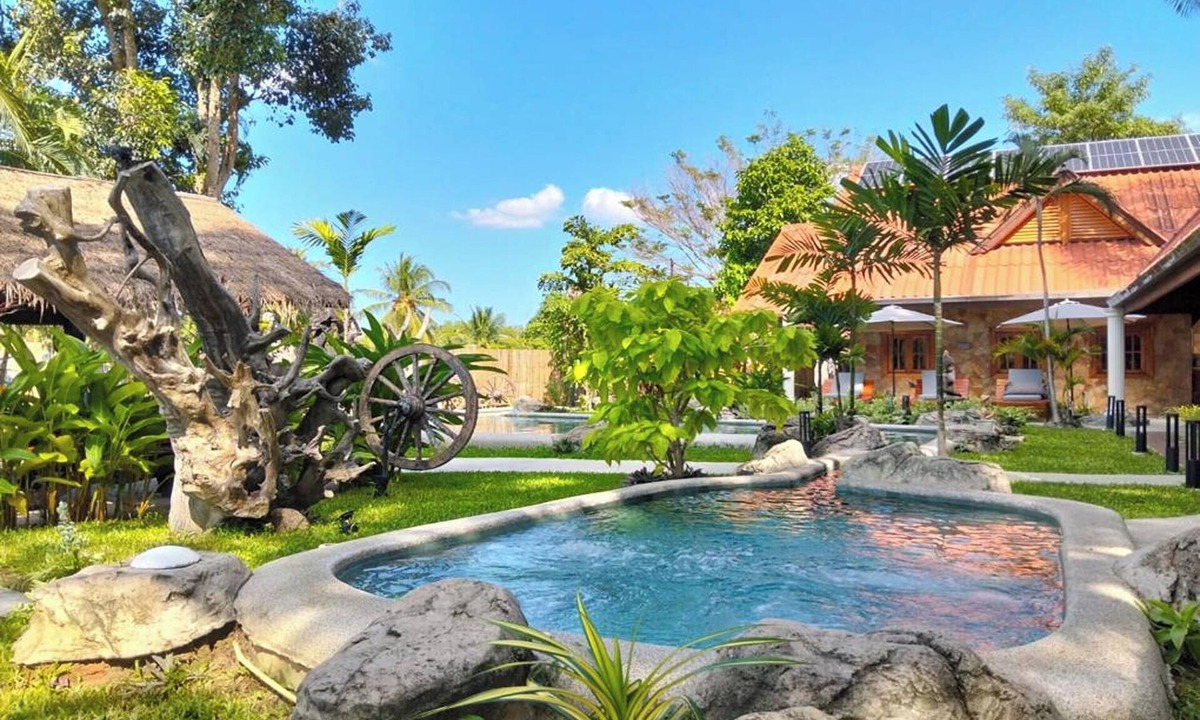 Nong Pla Lai Resort | Varaya Resort Pattaya