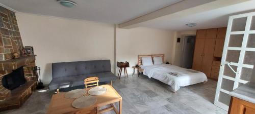 Spata-Artemida Apartment | VAYA White