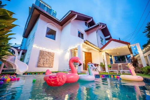 North Pattaya Villa | Villa 53 Wongamat 4BR, 300M from The beach