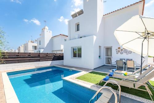 Pernera Villa | Villa Daphne by Ezoria Villas