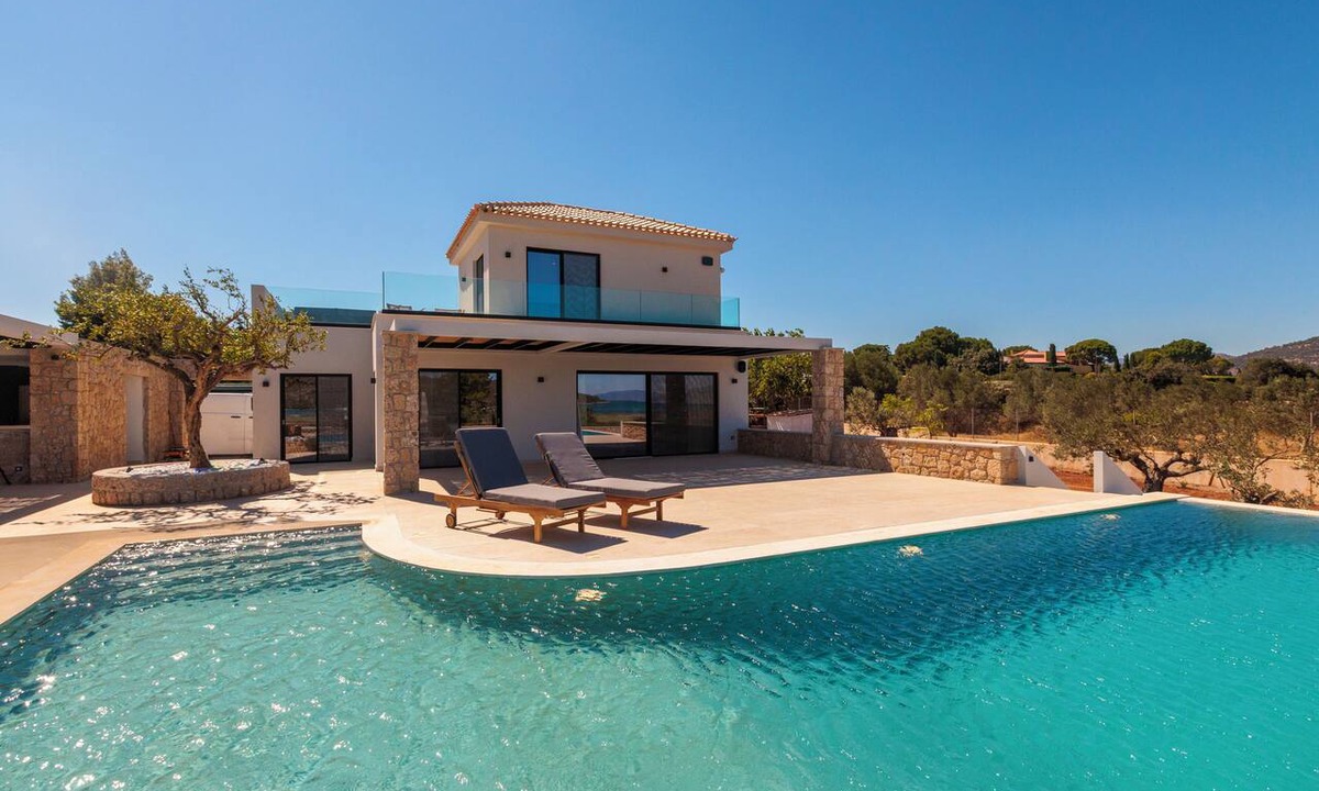 Ermionida Villa | Villa Eos | Sunrise Retreat with Tennis, Pool & Jacuzzi