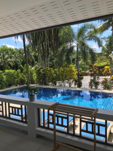 Thong Krut House | Villa helene dans cocoteraie