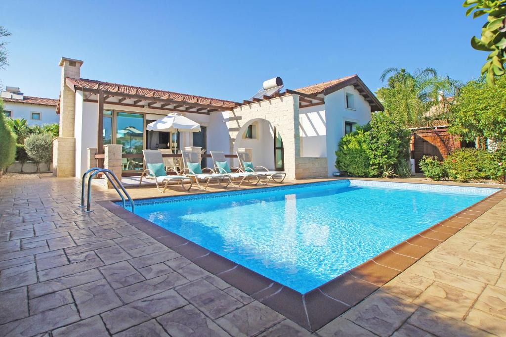 Ayia Thekla Villa | Villa Louisa