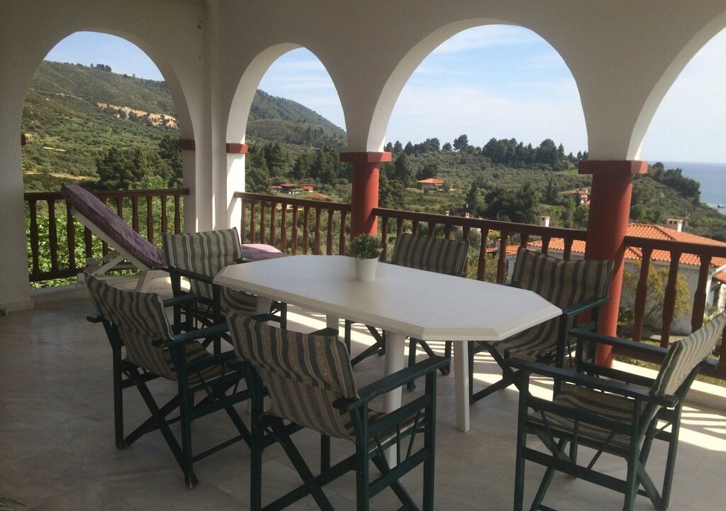Ouranoupoli Apartment | Villa Maria 1st Floor by Trave in Aristotelis