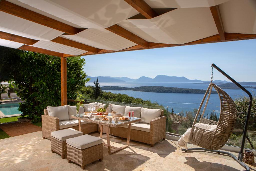 Perigiali Villa | Villa Meliti - private villa with stunning seaviews, infinity pool, close to the beach