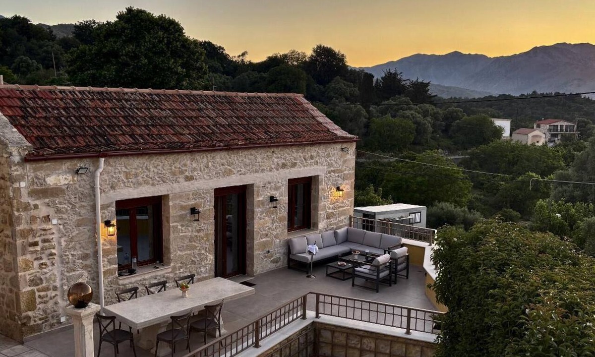 Monopari Villa | Villa Methorion - Three Bedroom Villa, Sleeps 6