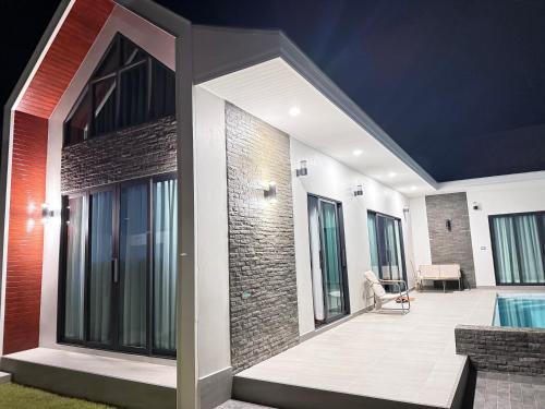 Krabi Villa | Villa Nataly LUXURY hotel House in Ao Nang Krabi private pool jacuzzi Palm free kitchen from airport
