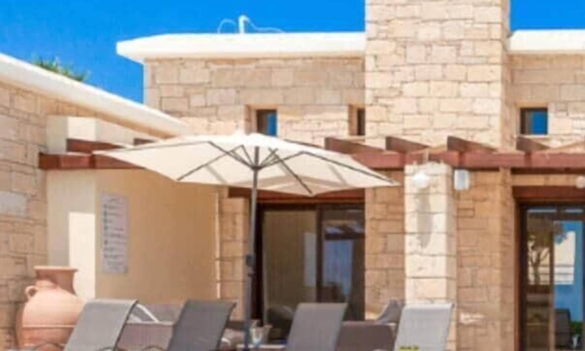 Peyia Town Villa | Villa Nikki - Spacious Villa, Private Pool, Sea Views!