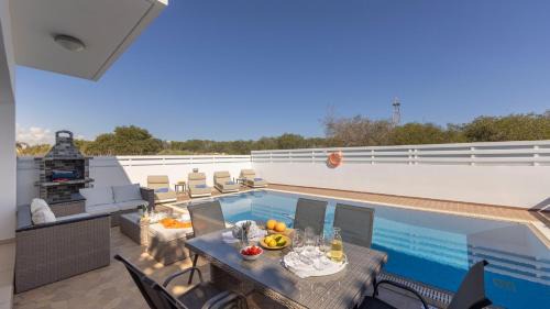Pernera Villa | Villa Palms
