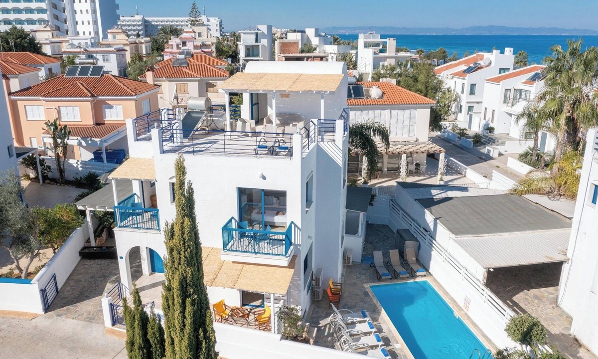 Pernera Villa | Villa Saint Nikolas is a 3 bedroom holiday property in a prime location