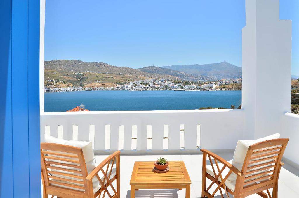 Gavrio House | Villa & Studio Hydroussa Sea View