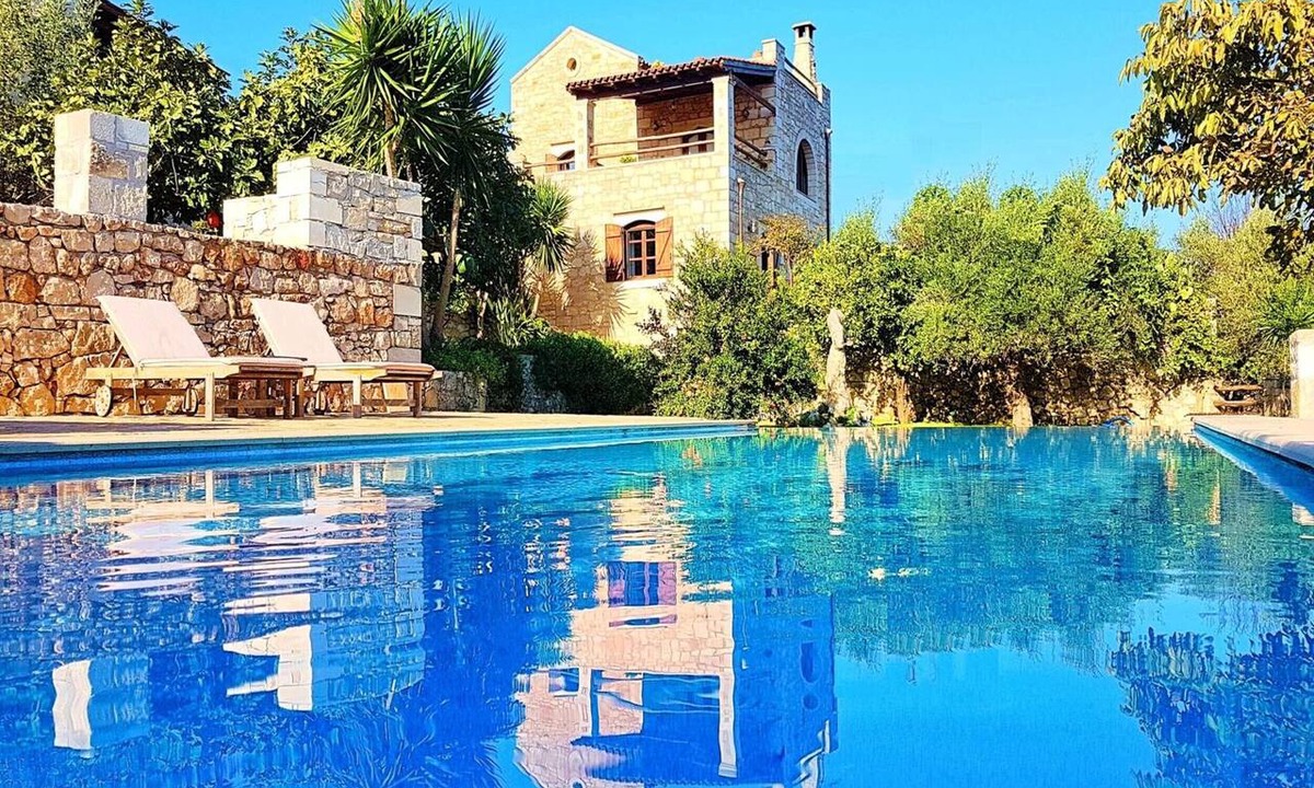 Sellia Villa | Villa 'Two-Bedroom Apartment - Garden View' with Mountain View, Wi-Fi and Air Conditioning