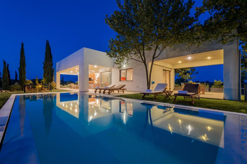Romirion Villa | Villa Verano - Private Heated Pool
