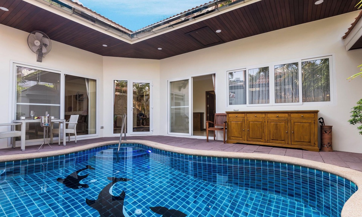 Jomtien Villa | Village Austria - Luxury 3BR private pool villa Pratamnak Soi 5 -50m to beach