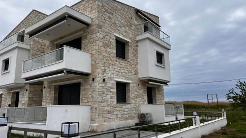 Flogita Apartment | White Pearl Apartment