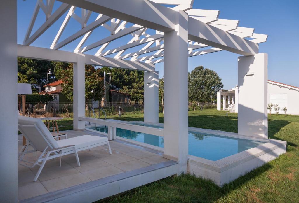 Ilida Villa | White Villas