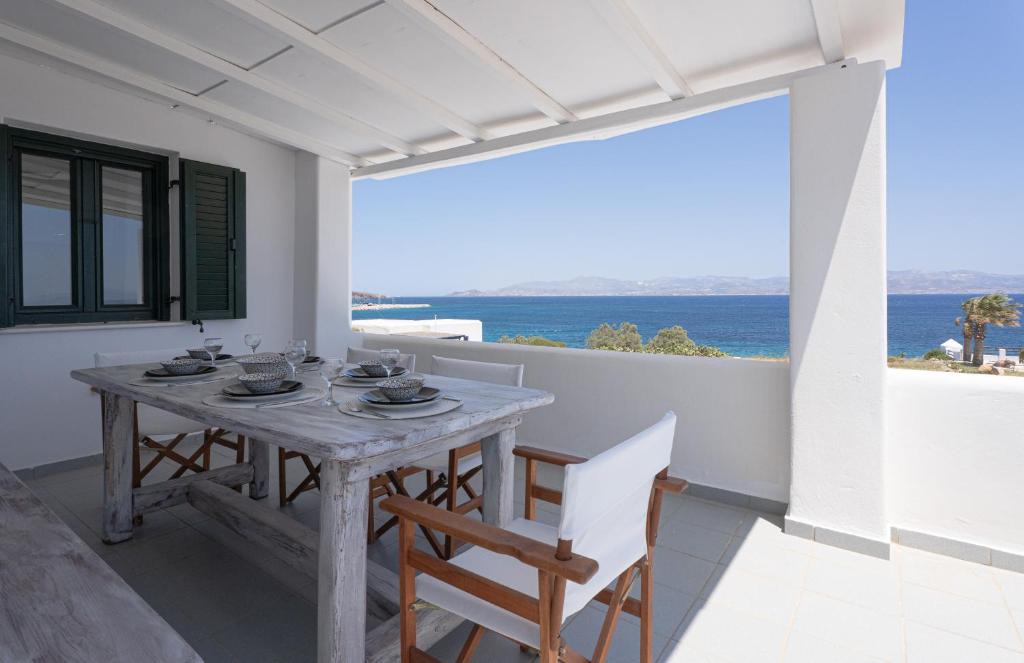 Logaras Apartment | White Wave