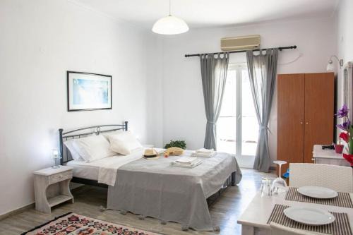 Kamari Apartment | White wave studios