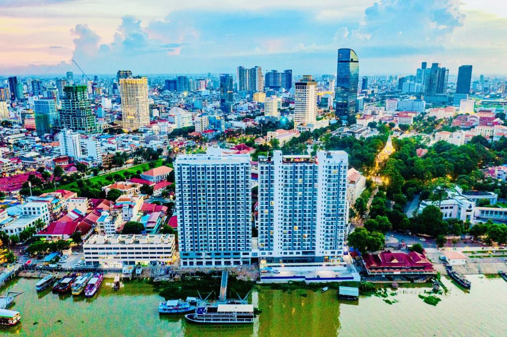 Daun Penh Hotel | X One Hotel