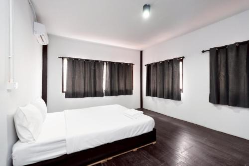 Wat Bowon Niwet Apartment | XX Eve Room Khaosan Road