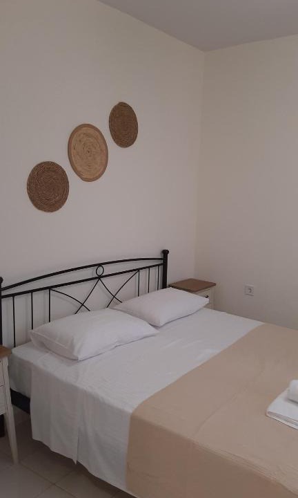 Ermoupoli Apartment | Zar 3