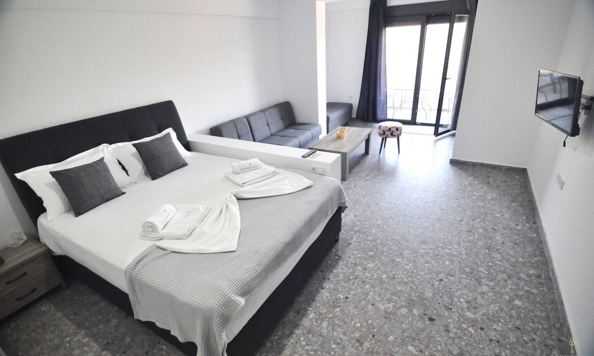 Gerakini House | Zennova Sirene Luxury Studios