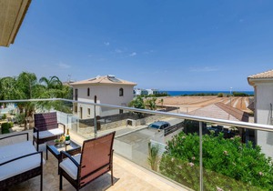 180 m² Villa ∙ 4 bedrooms ∙ 8 guests
