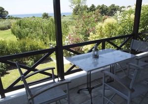 Beachfront 2-bedroom Villa at Vromololimnos Beach