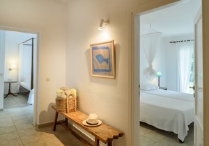Beachfront 3-bedroom Villa at Vromolimnos Beach