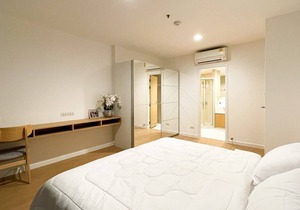 Bright and Spacious Room at Aree, local hipster area of Bangkok