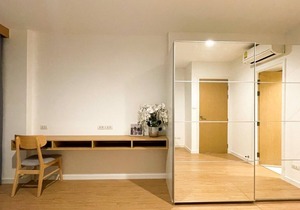 Bright and Spacious Room at Aree, local hipster area of Bangkok