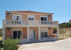 Fotis apartments and houses