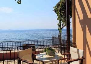 House in Lefokastro - in front of the beach + Wi-Fi #1
