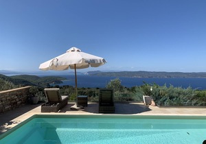 Luxury and charming villa with private swimming pool