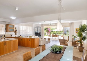 Protaras Beachfront Villa Pietra