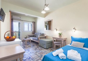 Superior suite with separate bedroom and sea view
